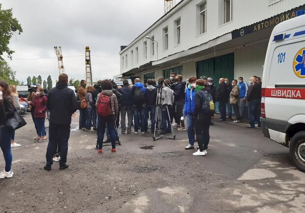 В Харькове протестуют работники "скорой". Фото: Facebook "Харьков City"