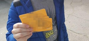Привлекал к преступной деятельности ребенка: днепрянин продавал поддельные спецбилеты