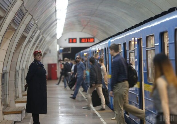 Метрополитен берет кредит на выплату зарплат. Фото: www.unian.net