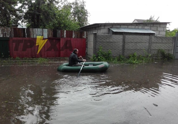 В Харькове после дождя затопило улицы. Фото: Telegram "Труха"