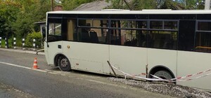 Не проскочила: серед вулиці у Львові провалилася маршрутка 