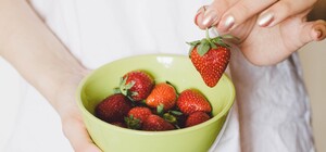 В 3 раза дороже, чем в прошлом году: цены на клубнику в Харькове побили пятилетний рекорд