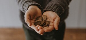 Для одиноких стариков и детей: в Украине повысили социальные выплаты