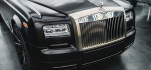 Ценный груз: в Киеве эвакуировали Rolls-Royce за 11 миллионов гривен