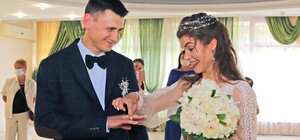 Магия цифр: в Днепре поженилась необычная пара влюбленных