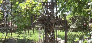 Полюбуйся: полтавские кузнецы смастерили 100-килограммовый крест из осколков мин и снарядов