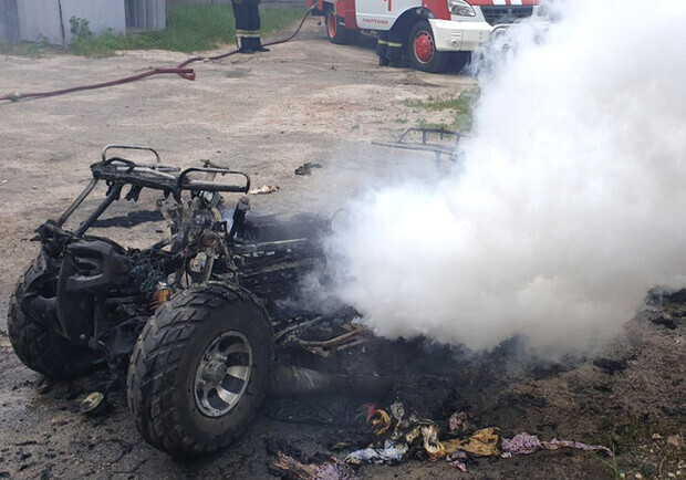 В Харькове на ходу загорелся квадроцикл, на котором катался ребенок. Фото: pl.vgorode.ua