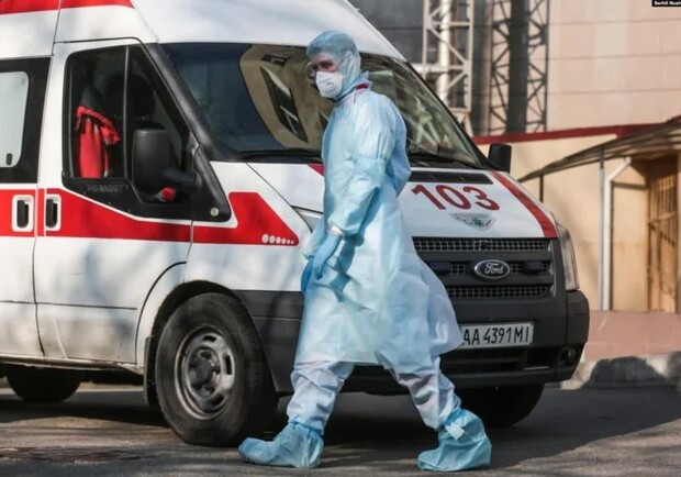 В чернобыльскую больницу "прорвалась" скорая с больным коронавирусом. Фото: zik.ua