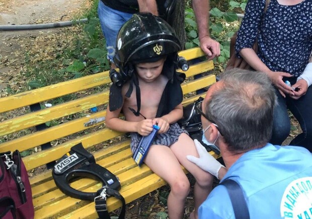 Был завален мусором: в Харькове на пожаре спасли 7-летнего ребенка - фото
