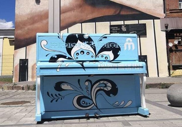 На улицах Харькова появились арт-пианино. Фото: Kharkiv Music Fest