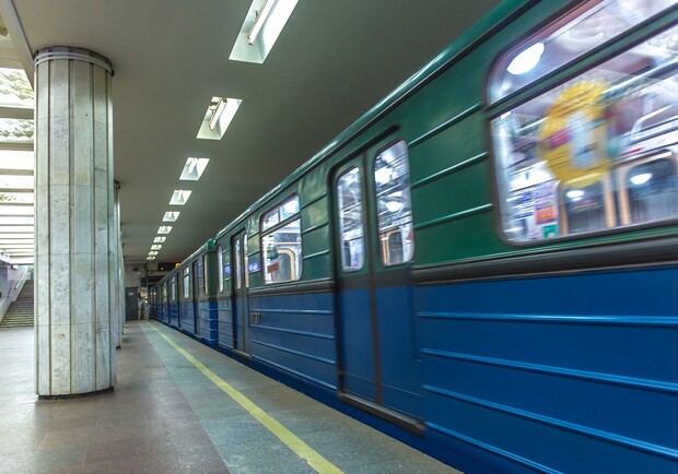 Драка в харьковском метро: мужчиной без маски займется полиция. Фото: mirmetro.net