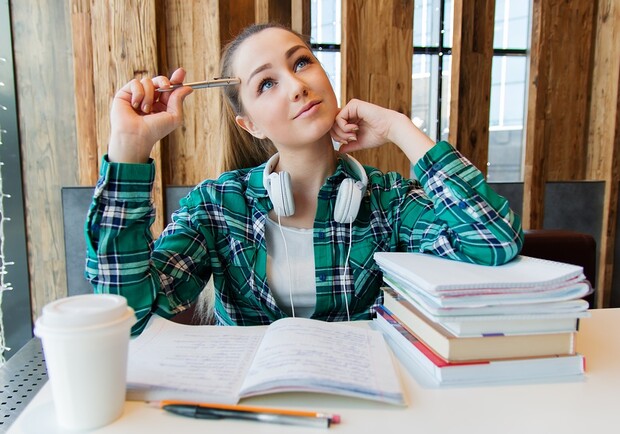 Абитуриенту на заметку: сколько стоит обучение в вузах Днепра