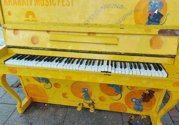 В Харькове вандалы сломали арт-пианино. Фото: Труха/telegram