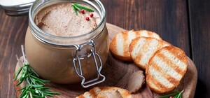 Поїли паштету: у двох мешканців Львівщини діагностували ботулізм