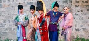 Каблуки, маникюр и макияж: короткометражка о геях-казаках на Запорожской Сечи