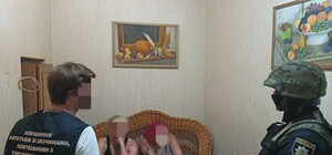 Бордель в квартире: в Одессе задержали троих сутенеров 