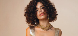 Сдавай билеты: в Украине отменили концерты певицы Zivert