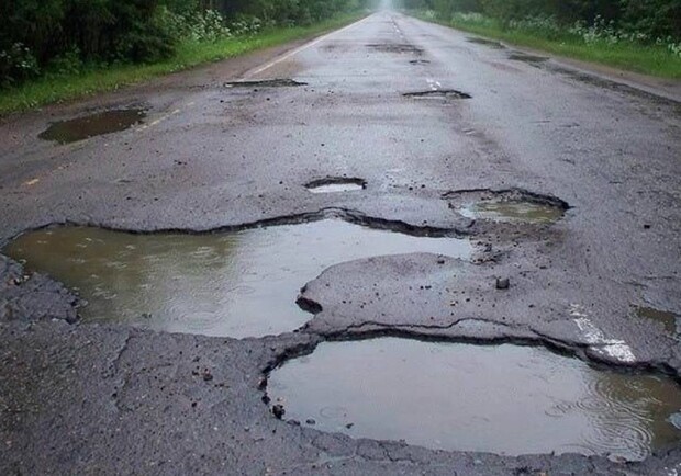 Часть дороги между Валками и Богодуховом не ремонтировали 20 лет. Фото: 7-su.kz
