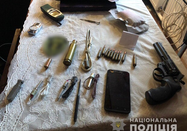 В Харькове задержали военнослужащего, который продавал оружие. Фото: hk.npu.gov.ua