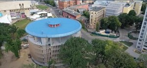 Почти достроили: многоуровневый паркинг в саду Шевченко сдадут к 23 августа