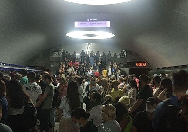 В Харькове остановилась "красная" ветка метро. Фото: Типичное ХТЗ