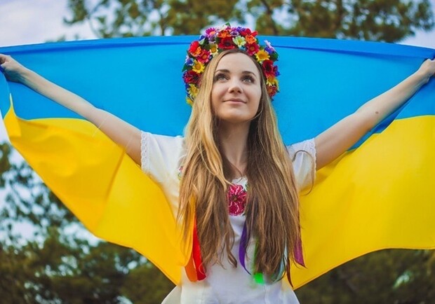 Концерт ко Дню Независимости Украины на площадке у ХНАТОБа  - фото