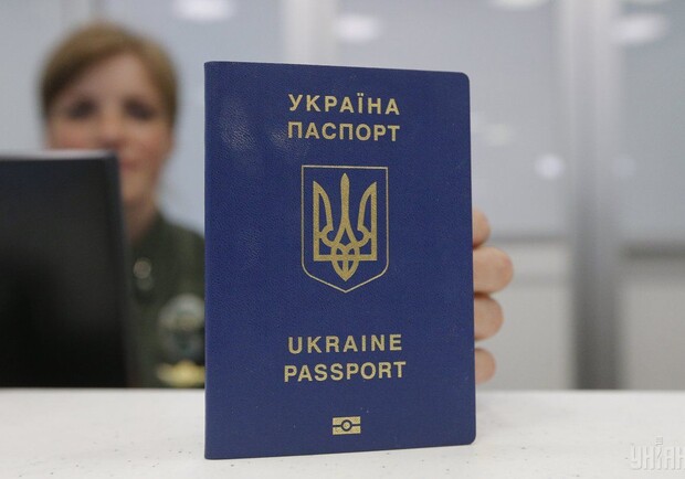 В Украине собираются отказаться от паспортов-книжек. Фото: zmina.info