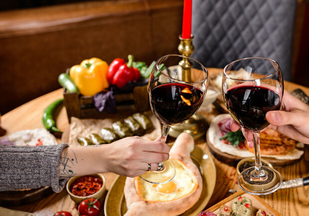 Праздник грузинского вина и кухни - фото