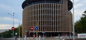 На 300 автомобилей: в саду Шевченко достроили паркинг