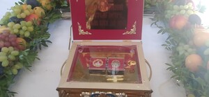 Проси зцілення: на Львівщину привезли мощі святих апостолів Петра і Павла