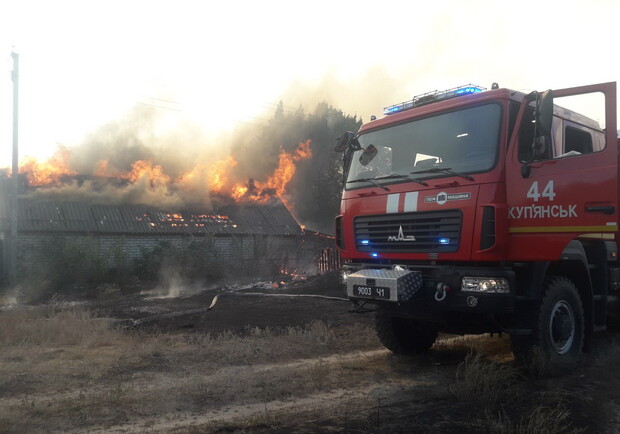 Из-за лесных пожаров под Харьковом сгорели 22 дома. Фото: kh.dsns.gov.ua