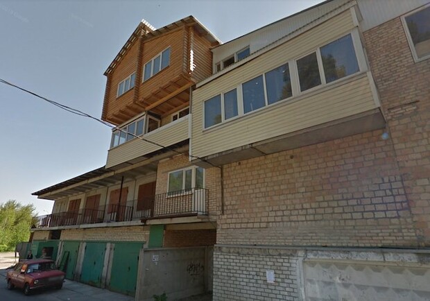 Жители Виноградаря превратили гараж в 4-этажный дом. Фото: Google Maps