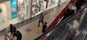 Правила не писаны: днепряне гуляют по ТРЦ без масок