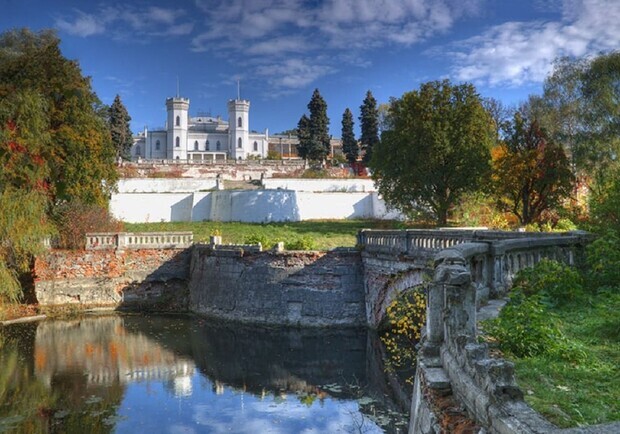 Фестиваль "Осенние краски Белого дворца" в Шаровском дворце - фото