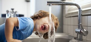 Пий з-під крану: у Львові обіцяють до кінця року відмовитись від хлорування води