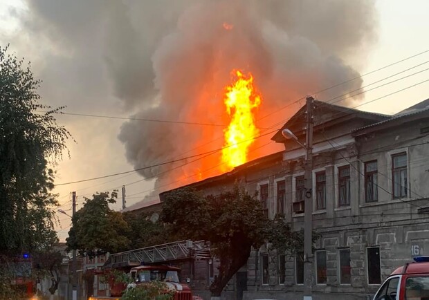 Погибло два человека: в центре Харькова горел жилой дом. Фото: kh.dsns.gov.ua