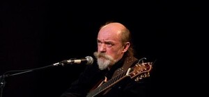 Непредсказуемые гитарные пассажи в исполнении Александра Любченко