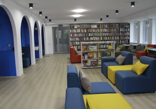 На Троещине открыли современный библиохаб. Facebook Библиотека 115 для детей г. Киева