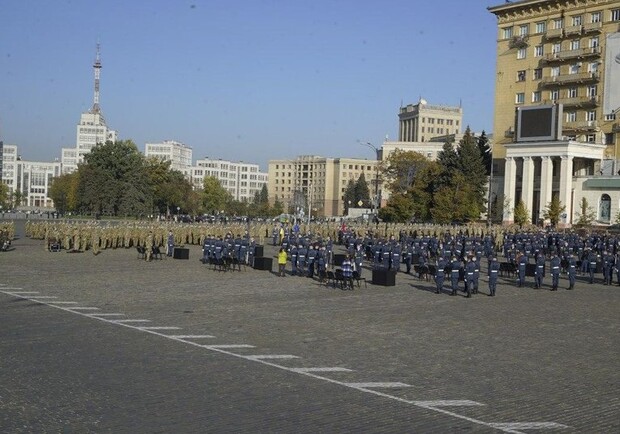 В центре Харькова готовятся к прощанию с погибшими в авиакатастрофе. Фото: suspilne.media