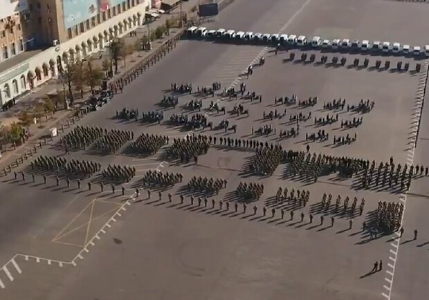 На площади Свободы прощаются с погибшими в авиакатастрофе Ан-26. Фото: suspilne.media