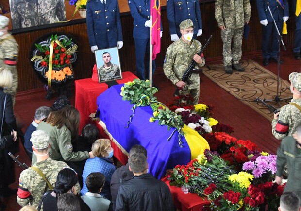 В Мелитополе простились с погибшими в авиакатастрофе курсантами / фото: 061