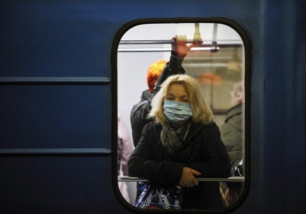 Ужесточение карантина в Харькове: интервал в метро сократят, полиция будет следить за ношением масок. Фото: vesti.ua