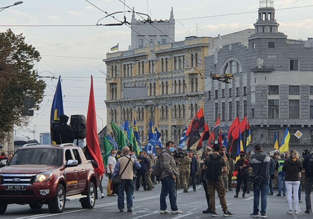 В центре Харькова проходит Марш защитников Украины. Фото: Vgorode
