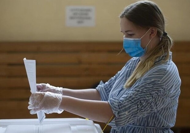 В маске и со своей ручкой: какие правила ввели на избирательных участках в Одессе. Фото из открытых источников