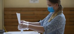 В маске и со своей ручкой: какие правила ввели на избирательных участках в Одессе