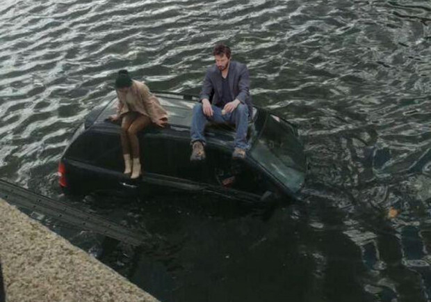 Женщина, утопившая автомобиль в центре Харькова, стала героиней мемов. Фото: 