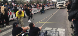 104 тонни — руками: львівські стронгмени перетягували вантажівку на Сихові