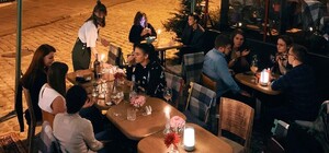 Музика на вінілі та органічне вино: у Львові запрацював молодіжний бар