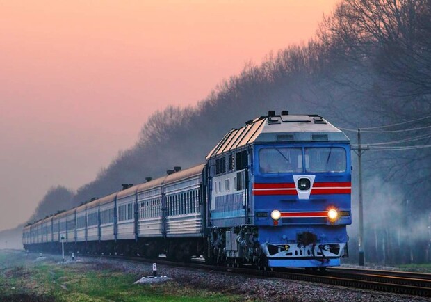 Поезд "Харьков — Ужгород" изменил маршрут. Фото: vedomosti-ua.com