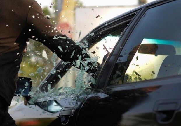 В Харькове грабители украли 50 000 гривен из автомобиля. Фото: news.pn